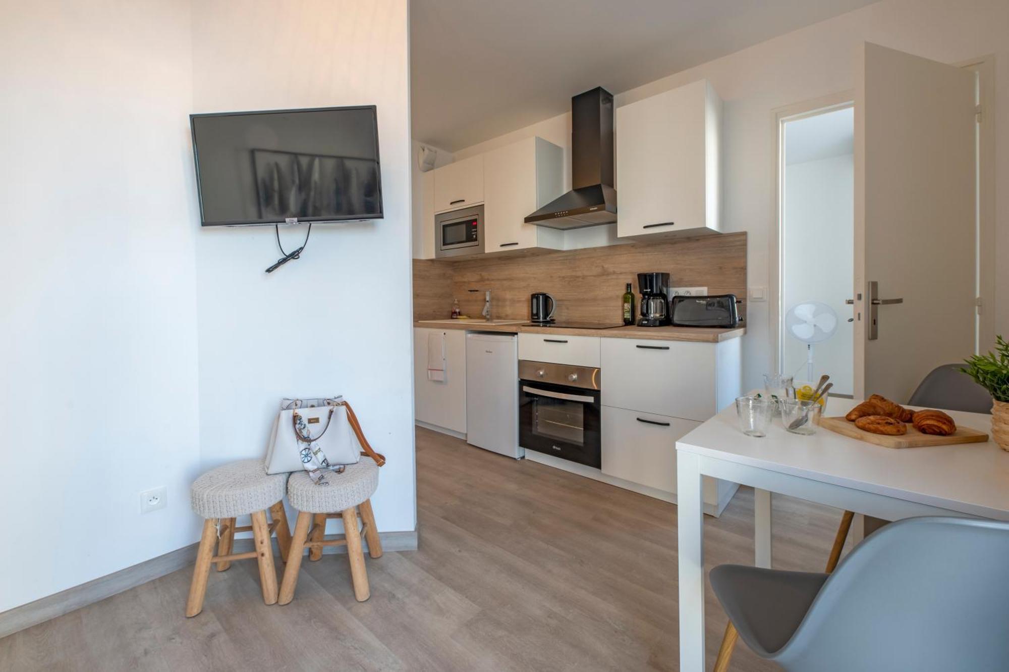 Dolmen Adrien 4 *
